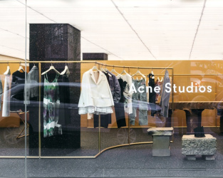 Acne Studios prosigue su objetivo de alcanzar los 500 millones de euros con más tiendas