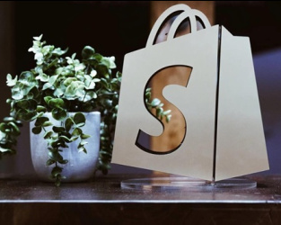 Shopify entra en pérdidas en el primer trimestre tras dejarse 261,5 millones de euros