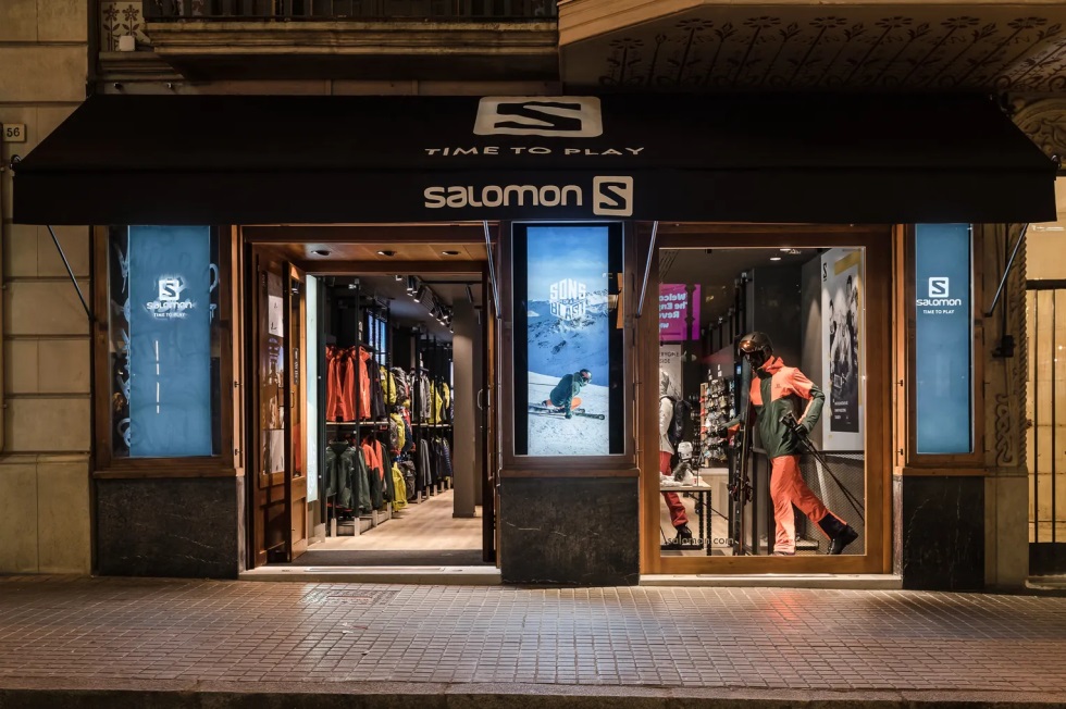 Amer Sports crece un 14% en el primer semestre, sale de pérdidas y mejora previsiones