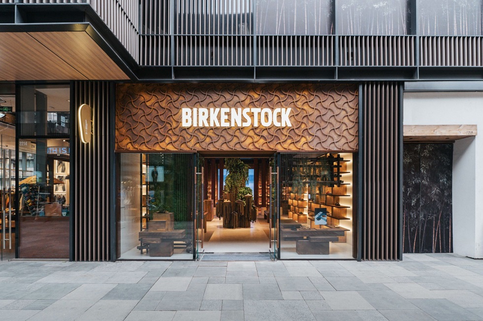 Birkenstock pone el foco en Asia para expandir su negocio a golpe de retail y sin socios