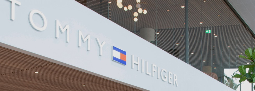 Tommy Hilfiger rejuvenece su propuesta con nuevos formatos y outlets