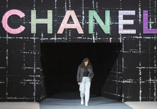 Chanel: sale la directora creativa, Virginie Viard 
