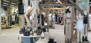 Urban Outfitters cierra 2020 <br>con una caída de ingresos <br>del 13%