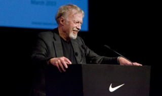 Phil Knight: el ‘local dealer’ que llegó a la cúspide junto a Michael Jordan