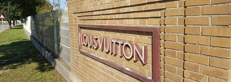 Las fábricas españolas de Louis Vuitton vuelven al rojo en plena apuesta artesana de LVMH