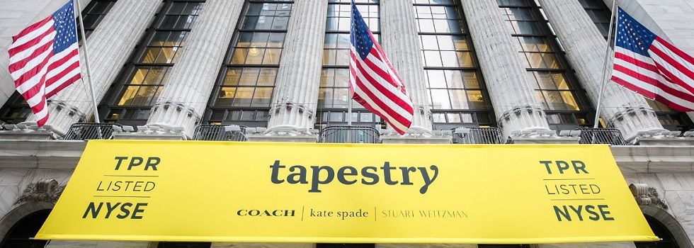 Tapestry irrumpe en la guerra de los grandes y supera a Hermès en el ‘top 5’ del lujo