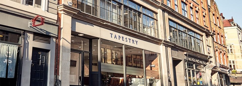 Tapestry se apoya en Coach para mantener sus ventas tras el bloqueo a la compra de Capri