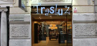 Trasluz: ajuste de precios y multimarca a la espera de salir de concurso de acreedores