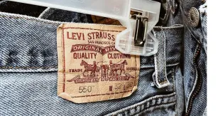 Levi’s enfría previsiones y pospone su objetivo de llegar a 10.000 millones en 2027