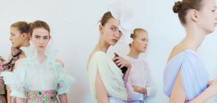 Perfumes y Diseño busca comprador para Delpozo