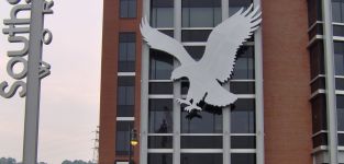 American Eagle Outfitters compra Quiet Logistics por 360 millones de dólares