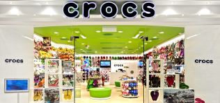 Crocs dispara sus ventas un 93% en el segundo trimestre y mejora previsiones