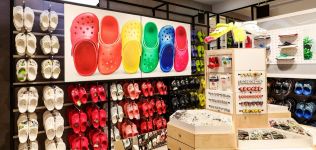 Crocs prevé disparar su facturación hasta 5.000 millones de dólares en 2026