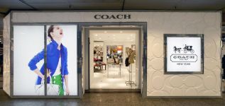 Coach amplía su acuerdo de licencia con Centric Brands con nuevas categorías