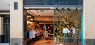 ABG acelera en la compra de Ted Baker con una oferta de 300 millones de libras