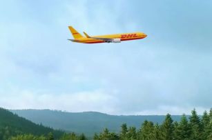 Camper firma un acuerdo con DHL para reducir las emisiones en sus envíos