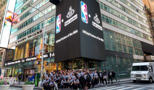 Foot Locker extiende su acuerdo con la NBA como su socio de márketing oficial