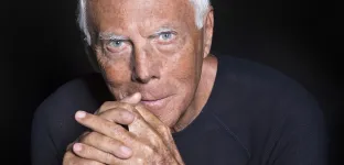 Giorgio Armani cancela sus próximos desfiles por el avance de ómicron