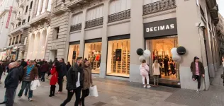 Décimas: 200 millones en ventas pero pero gana menos