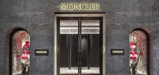 Moncler alerta sobre el impacto económico de la guerra entre Rusia y Ucrania