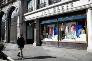 Frasers, el mejor posicionado para adquirir Ted Baker en Europa