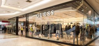 Guess acelera y gana terreno en Ciudad de México y Santiago de Chile