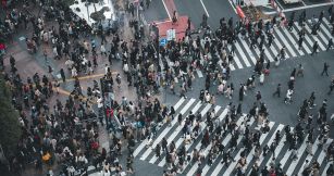 La economía española confirma su alza del 2,5% en 2023 y supera la media de la eurozona 