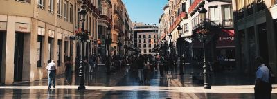 España recibe 5,3 millones de turistas en marzo, un 10% por encima de cifras prepandemia