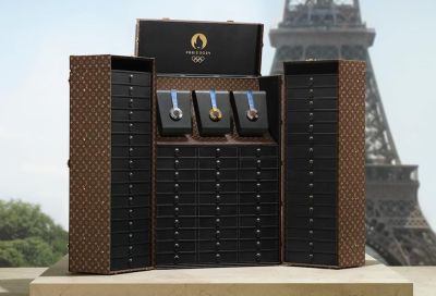 Louis Vuitton presenta las medallas y antorchas de los Juegos Olímpicos